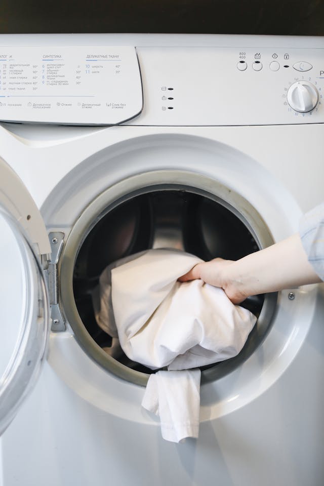 Door-to-door laundry services Ironing and dry cleaning services Laundry pick-up and delivery Professional laundry services Affordable dry cleaning near me